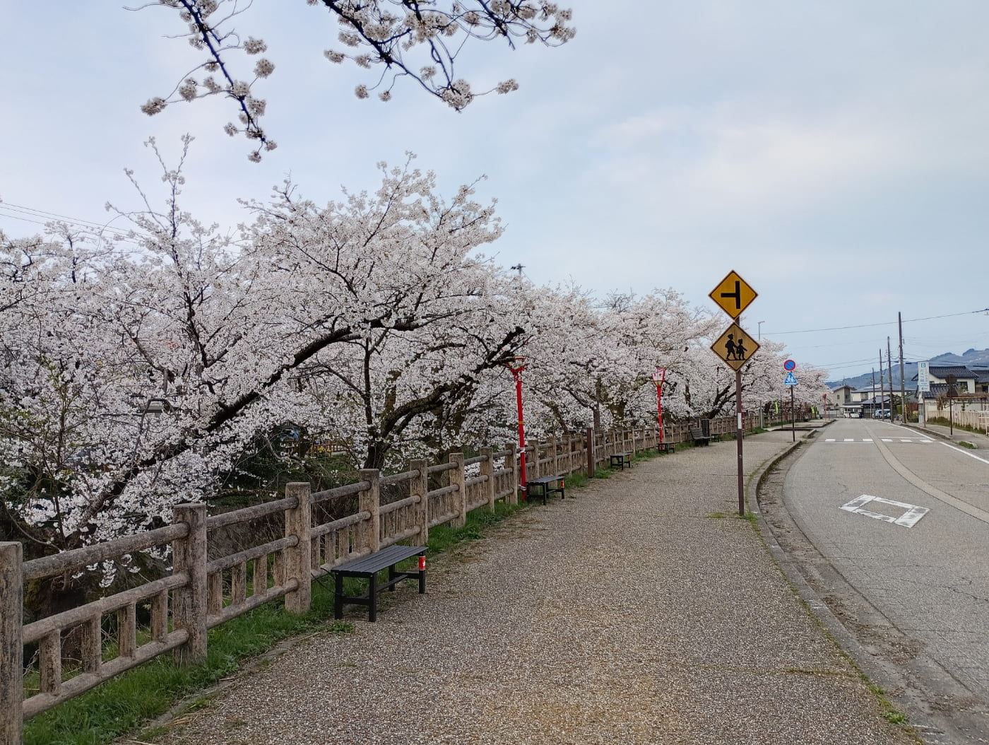 満開の桜や春の祭事